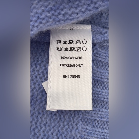 100% Cashmere Sweaters
Woman Cozy - Picture 10 of 10